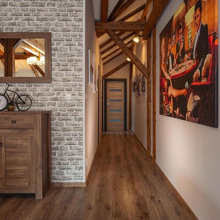 شقة Apatman Fellini House Trenčín المظهر الخارجي الصورة
