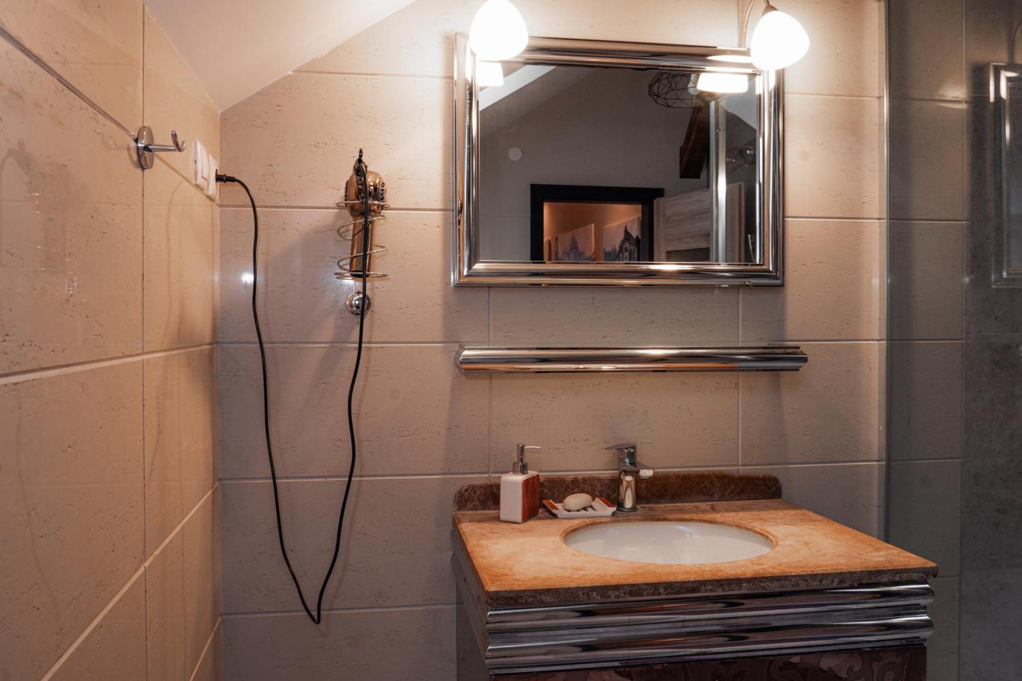 شقة Apatman Fellini House Trenčín المظهر الخارجي الصورة