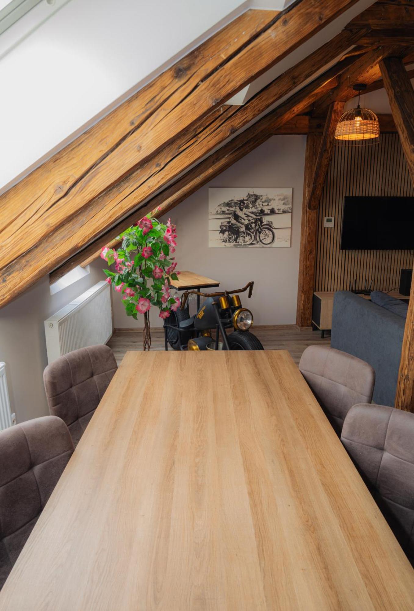 شقة Apatman Fellini House Trenčín المظهر الخارجي الصورة